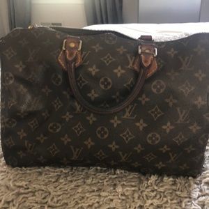 Louis Vuitton speedy